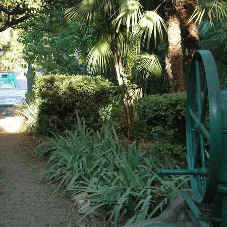 Le Vieux Logis D'hotes * La Farlede